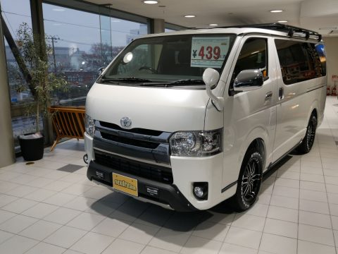 新車ハイエースV　ダークプライムⅡ　パールホワイト　4WD